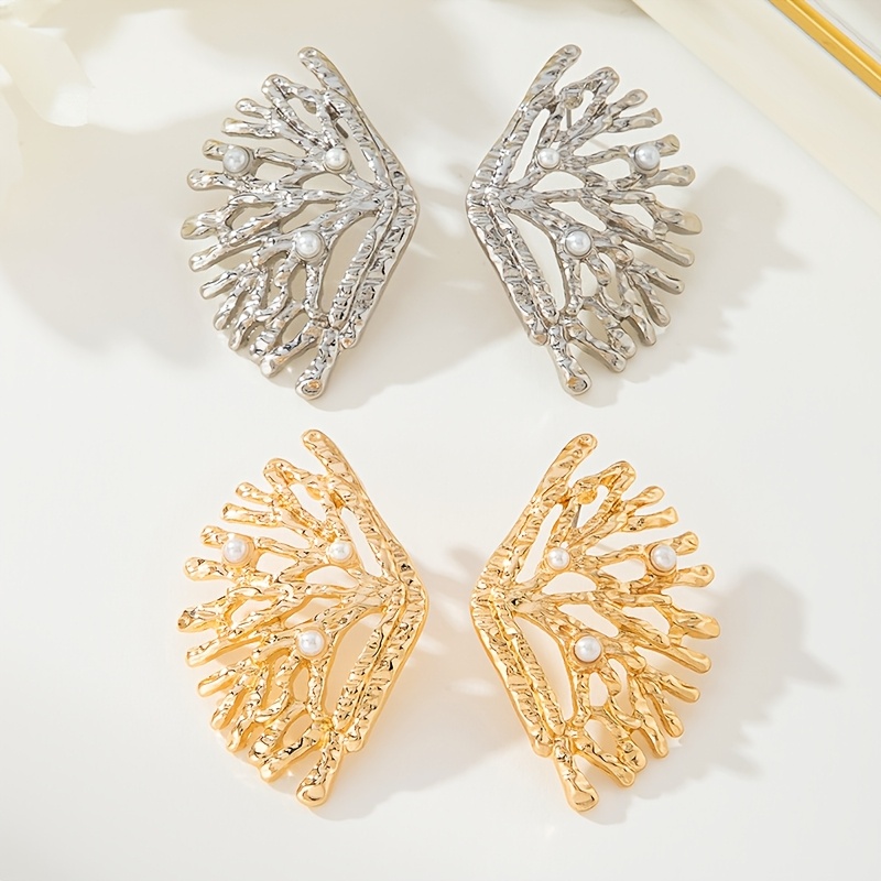 Women's Western Retro Hollow Coral Imitation Pearl Earrings
